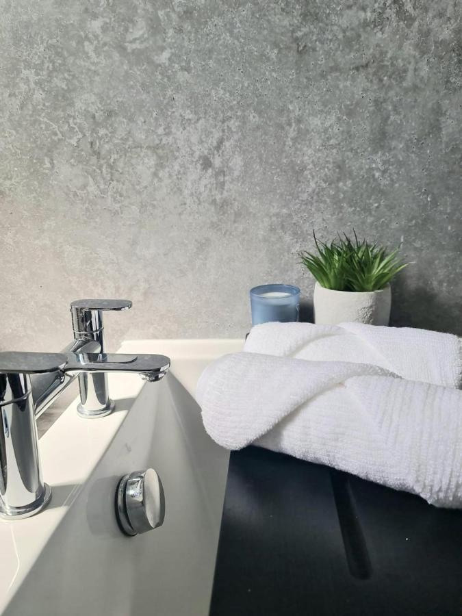 Immaculate 3-Bedrooms Dundee Apartment المظهر الخارجي الصورة